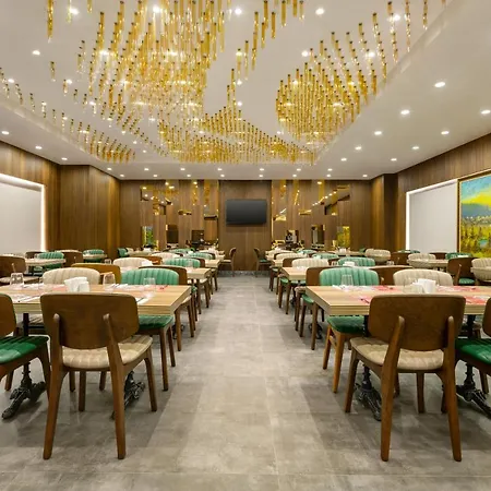 Ramada By Wyndham Umraniye Otel 4*