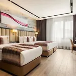 Ramada By Wyndham Umraniye Hotel 4*