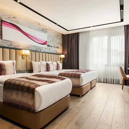 Ramada By Wyndham Umraniye 호텔 4*