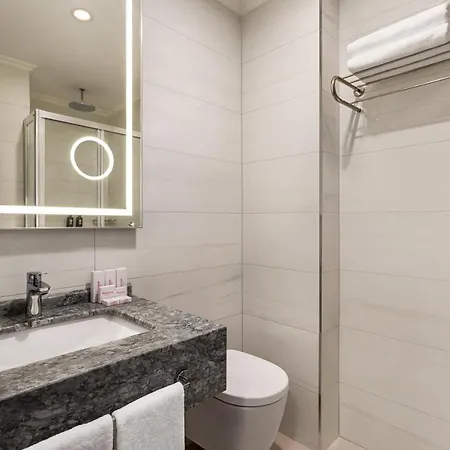 Ramada By Wyndham Umraniye 호텔 4*
