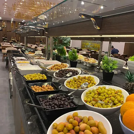 Ramada By Wyndham Umraniye Hotel 4*
