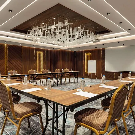 Ramada By Wyndham Umraniye 호텔 4*