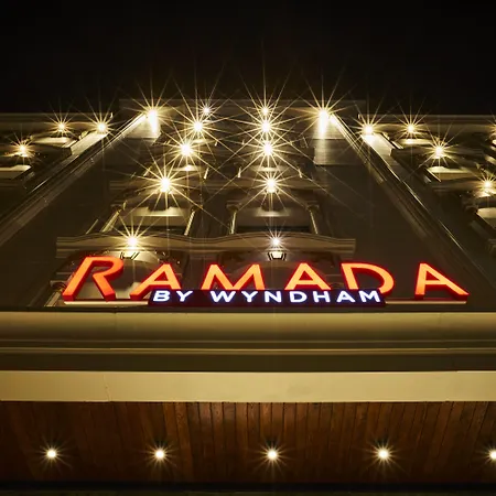 Ramada By Wyndham Umraniye ホテル 4*