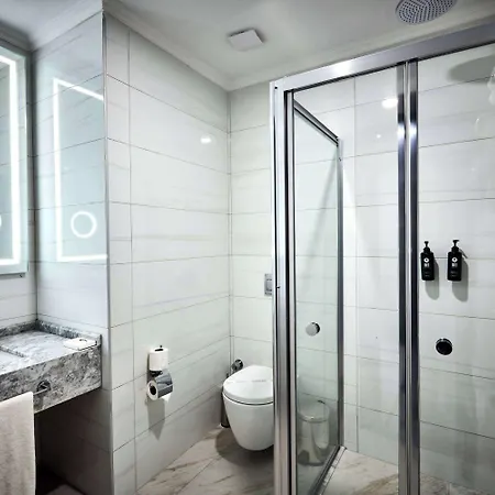 Ramada By Wyndham Umraniye ホテル