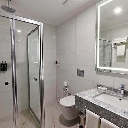 Ramada By Wyndham Umraniye Szálloda 4*