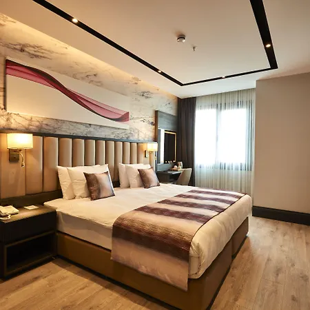 Ramada By Wyndham Umraniye Hotel 4*