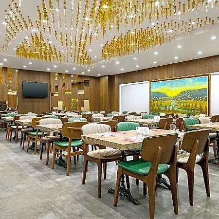 Ramada By Wyndham Umraniye Hotel 4*