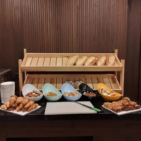 Hotel Ramada By Wyndham Umraniye 4*