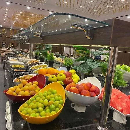 Ramada By Wyndham Umraniye 호텔 4*