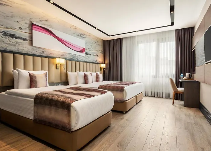 Ramada By Wyndham Umraniye فندق 4*